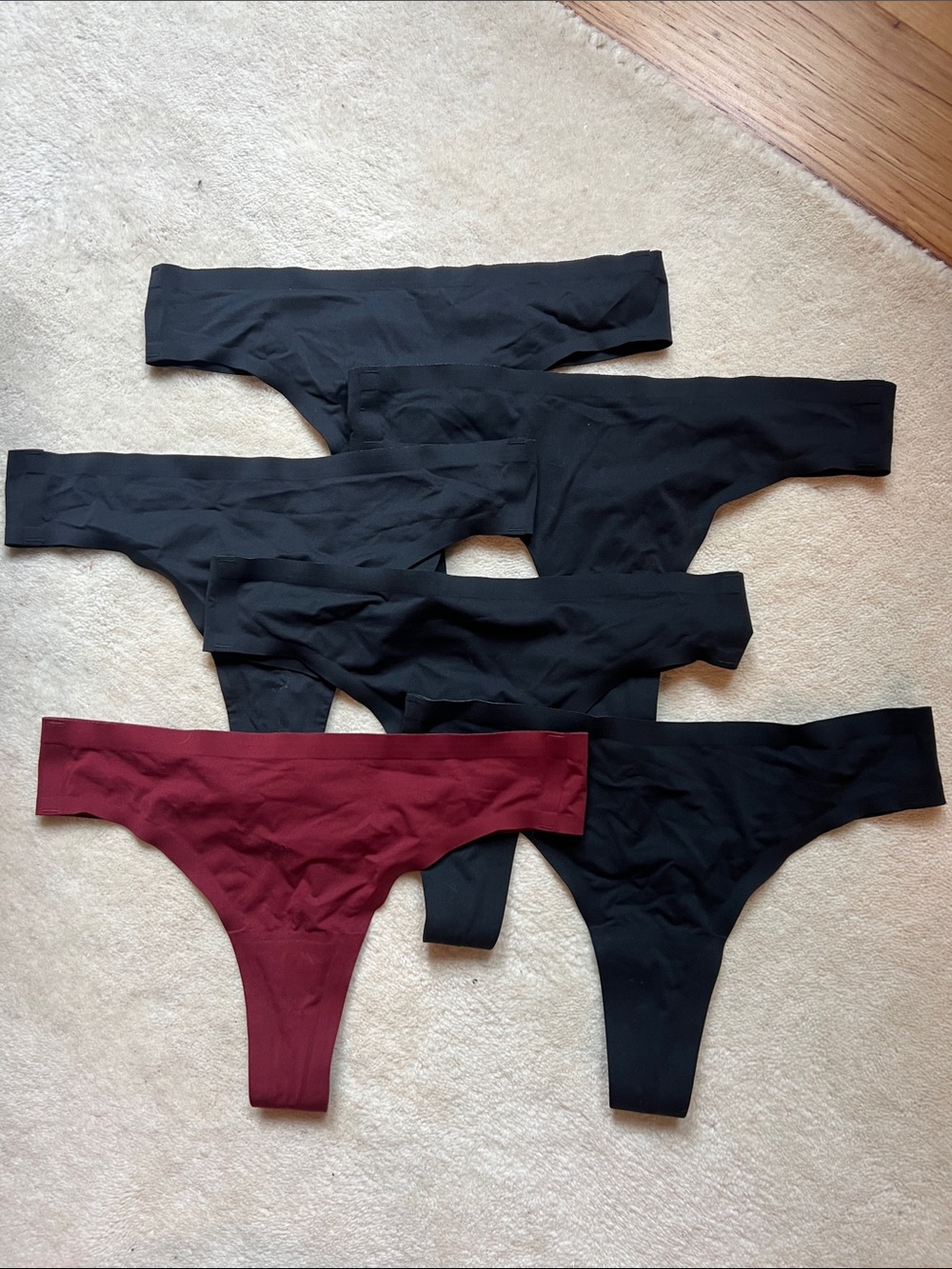 Saalt leakproof underwear. Seamless Thong Panties - Black & Burgundy Set